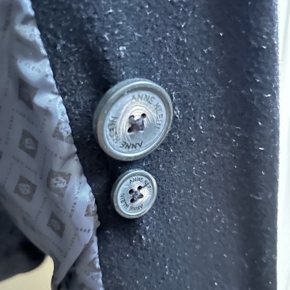 ANNE KLEIN ladies dress coat. - Picture 5 of 8